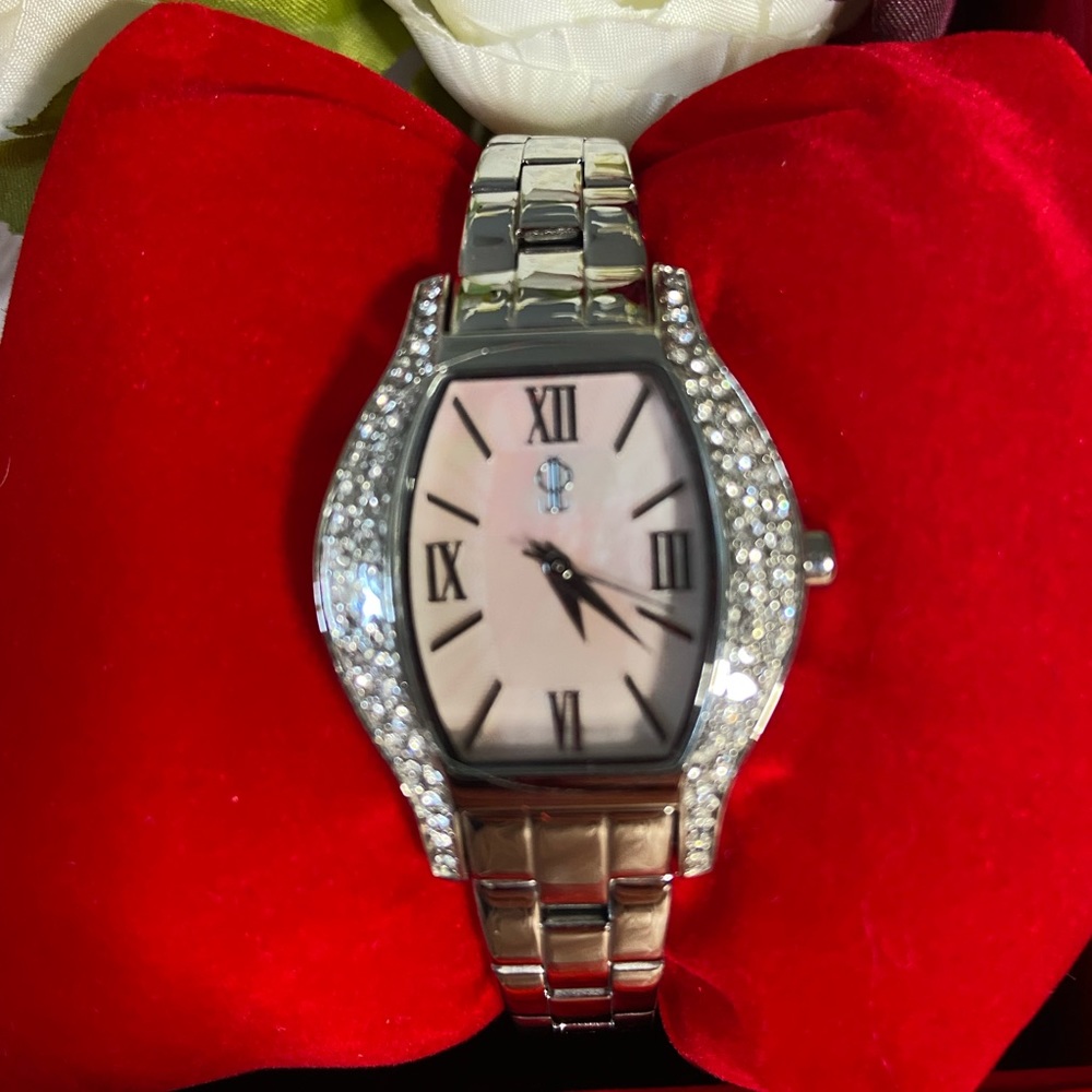 New Jennifer Lopez watch silver with gemstones